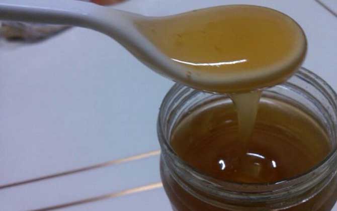 純天然蜂蜜多少錢一斤?一般不低于60元,有些蜜種甚至要上百元! 純天然蜂蜜