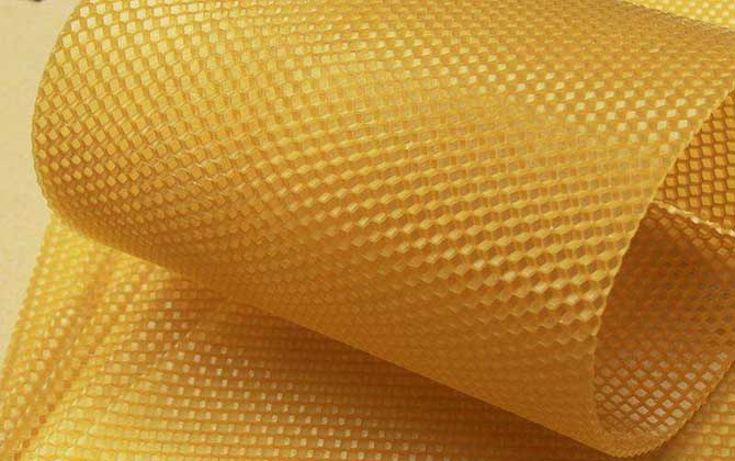 養(yǎng)蜂工具有哪些?不只有蜂箱,使用這些工具,養(yǎng)蜂方能得心應(yīng)手! 巢礎(chǔ)