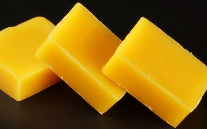 蜂蠟價格多少錢一斤?雖然比蜂蜜便宜得多,但用途上卻不可小噓! 蜂蠟