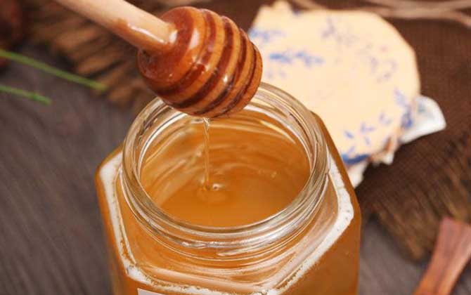 土蜂蜜、蜂巢蜜、百花蜜、洋槐蜜哪個好?答案不一定,質量是關鍵! 百花蜜