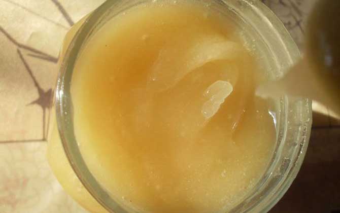 蜂蜜洗臉有什么好處?不但可以美白保濕,而且還能祛斑除皺! 蜂蜜洗臉