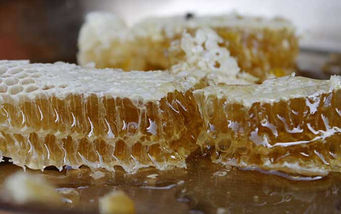 蜂蜜美容是真的嗎?答案是肯定的,更被譽為“可食用的美容劑”! 蜂蜜美容