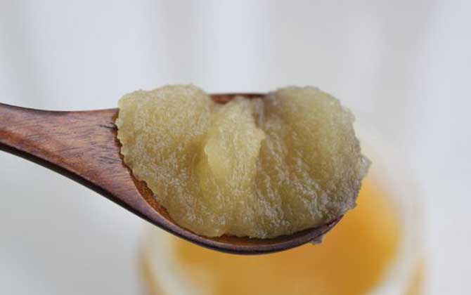假蜂蜜的特點(diǎn)有哪些?除了外觀和口感,能不能結(jié)晶也是重要特征! 蜂蜜