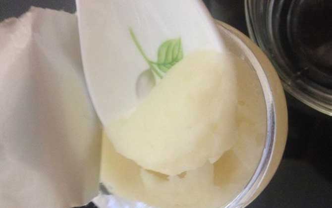 黑蜂蜂蜜的作用與功效有哪些?不但能潤(rùn)腸通便,還能美容養(yǎng)顏! 黑蜂蜂蜜