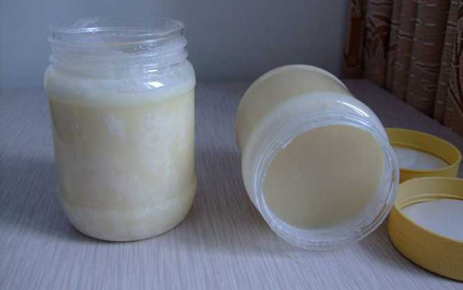 黑蜂蜂蜜的作用與功效有哪些?不但能潤(rùn)腸通便,還能美容養(yǎng)顏! 黑蜂蜂蜜