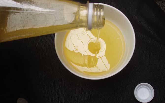 假蜂蜜會(huì)結(jié)晶嗎?結(jié)晶和蜂蜜真假無(wú)關(guān),假蜂蜜也有可能會(huì)結(jié)晶! 蜂蜜