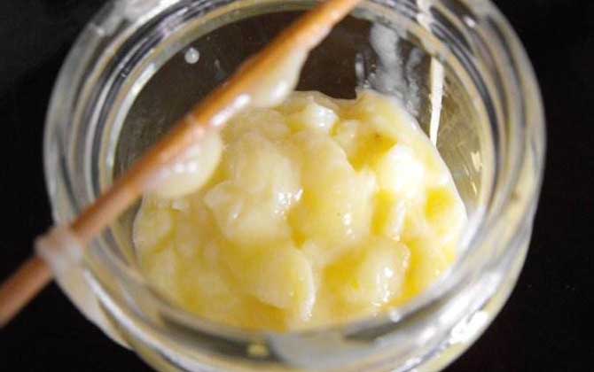 蜂王漿美容有效果嗎?內(nèi)服能減緩衰老速度,外敷則能美白和嫩膚! 蜂王漿