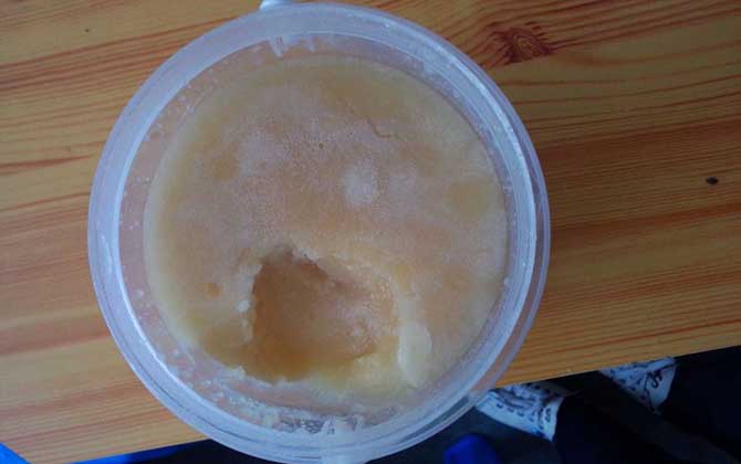 牛奶加蜂蜜有什么功效?不但能安神助眠,對緩解痛經(jīng)也極為有效! 蜂蜜