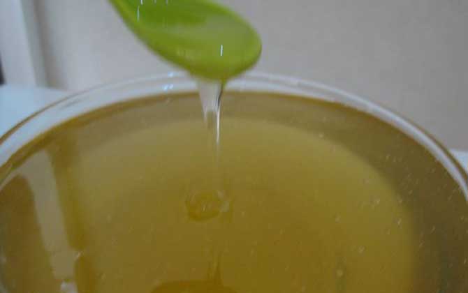 生姜蜂蜜水有什么功效?不但能美容養顏,對緩解痛經也極為有效! 蜂蜜