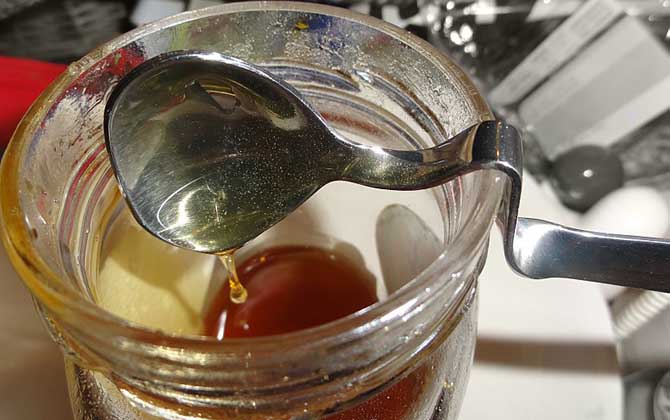 什么蜂蜜才是好蜂蜜?兩個點,一是由花蜜釀成,二是完全釀成熟! 蜂蜜