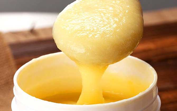 吃蜂王漿后胸變大了,可能是正常情況,蜂王漿有一定的豐胸作用! 蜂王漿