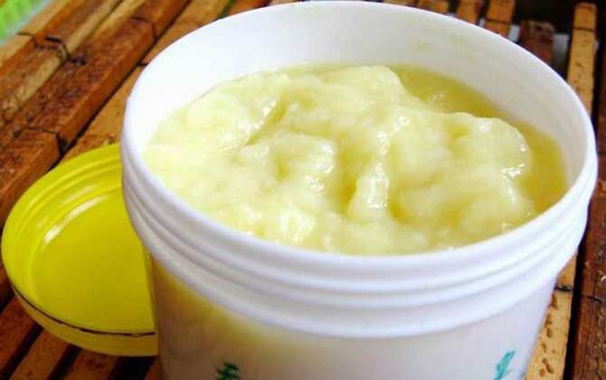 吃蜂王漿的正確方法,空腹服用更利于吸收,但不能過(guò)量食用! 蜂王漿