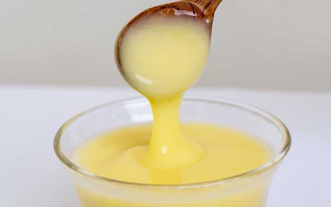 蜂王漿直接涂臉有什么好處?不但能改善膚質,還能美白淡斑! 蜂王漿