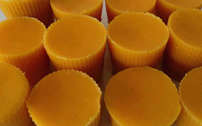 中蜂蜂蠟多少錢一斤?比中蜂蜜便宜得多,一般20~30元一斤! 蜂蠟