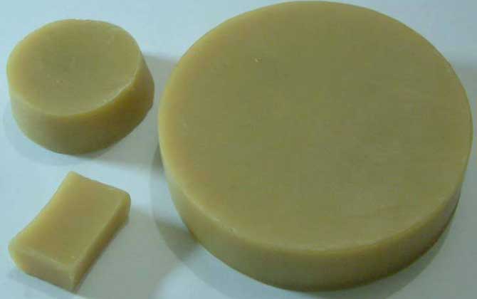 中蜂蜂蠟多少錢一斤?比中蜂蜜便宜得多,一般20~30元一斤! 蜂蠟