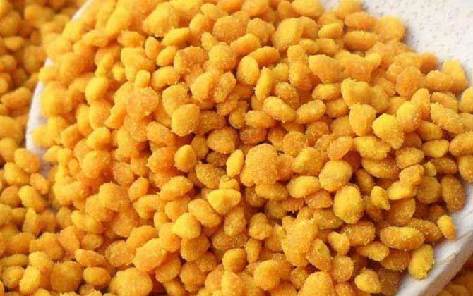 蜂花粉一天一次吃幾勺?因勺子而異,但總量要控制在10~15克! 蜂花粉