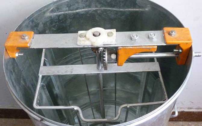 買養蜂工具全套多少錢?最貴的是蜂箱和搖蜜機,其他都很便宜! 搖蜜機