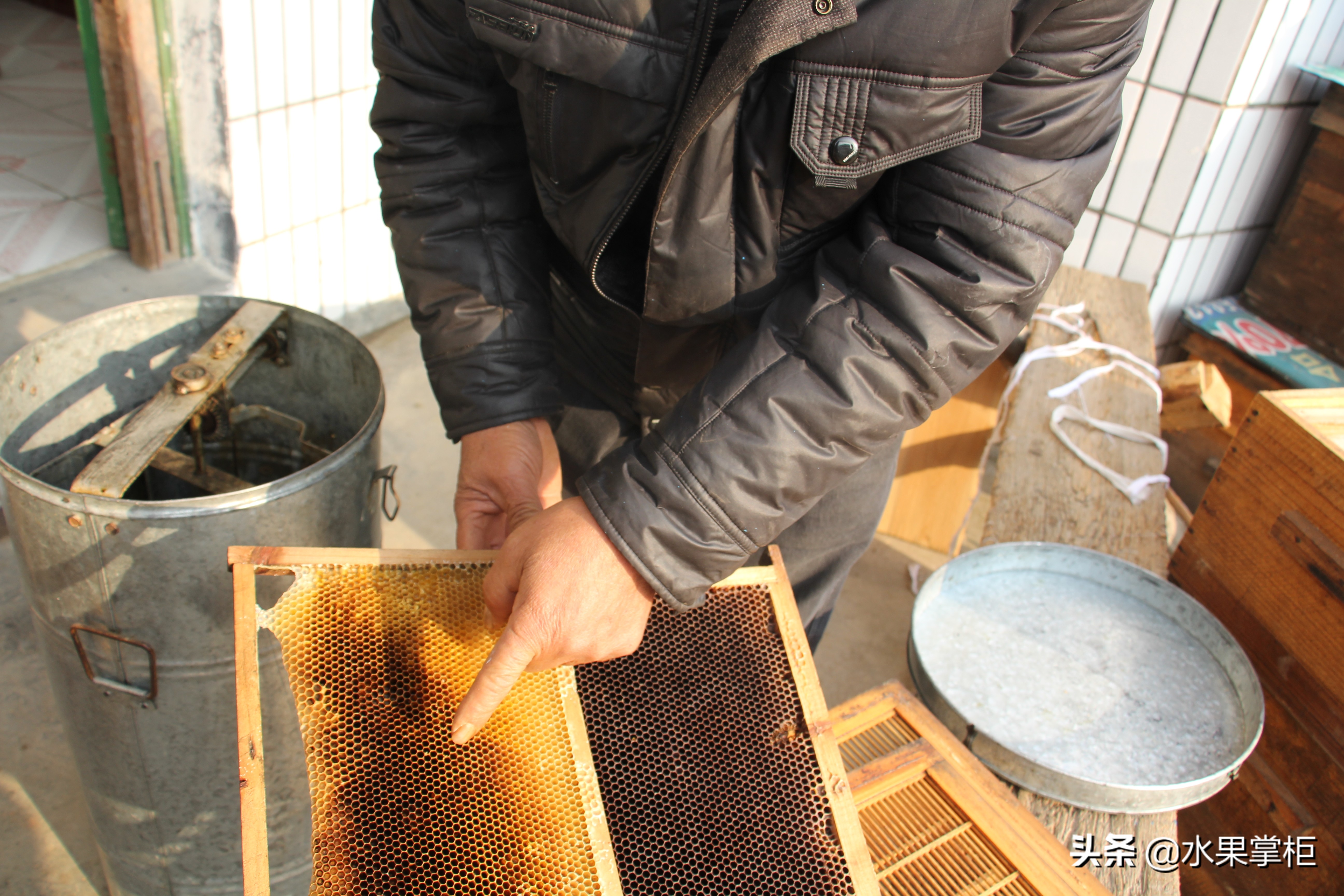 漲知識：農(nóng)家養(yǎng)土蜂蜜的工具，你認識幾個？留言回復，連載哦