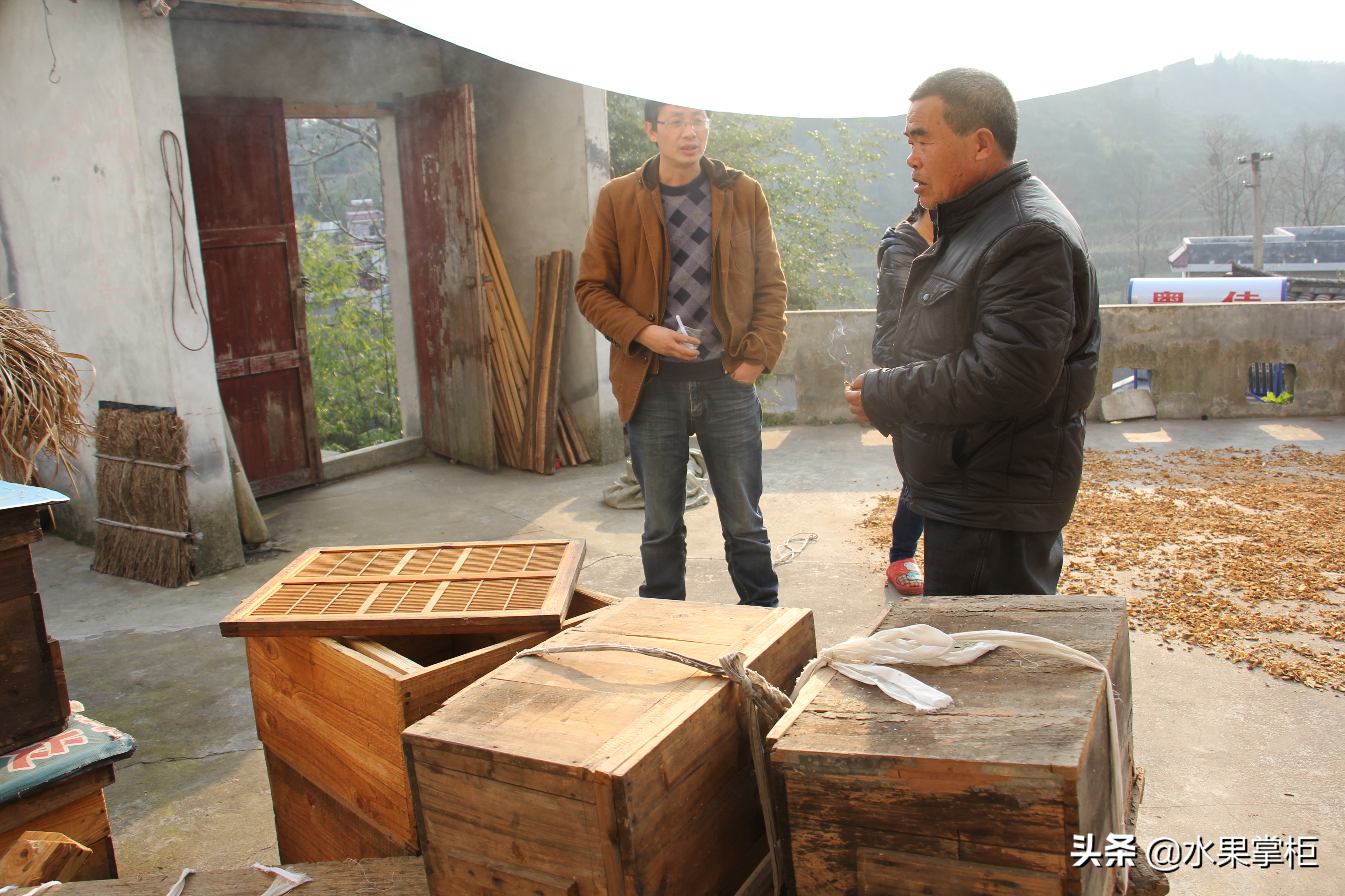 漲知識：農(nóng)家養(yǎng)土蜂蜜的工具，你認識幾個？留言回復，連載哦