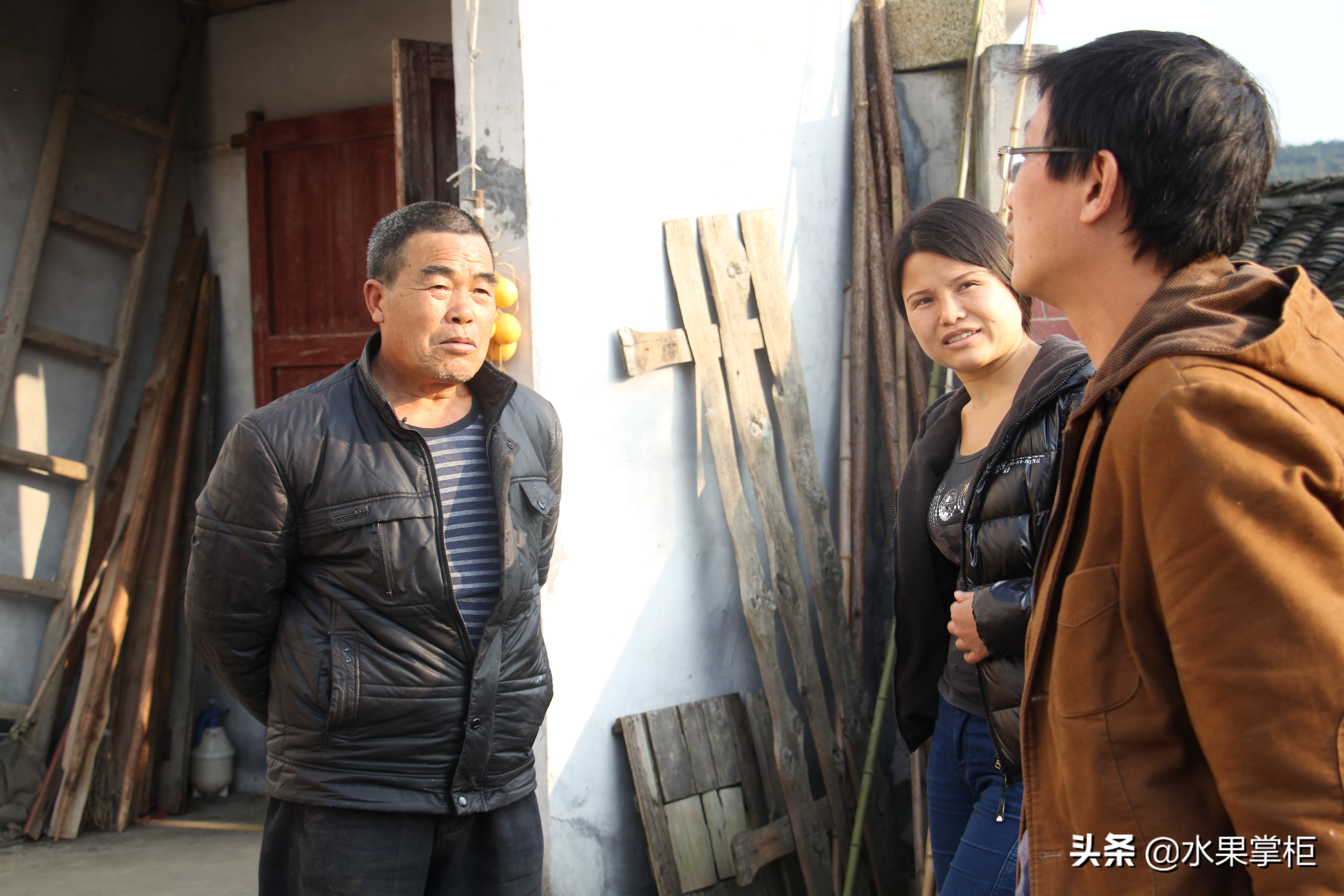 漲知識：農(nóng)家養(yǎng)土蜂蜜的工具，你認識幾個？留言回復，連載哦