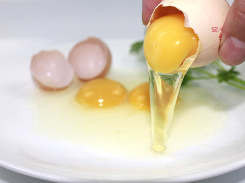 蜂蜜雞蛋清敷臉的正確方法(蜂蜜雞蛋使用禁忌) 蜂蜜雞蛋清敷臉的正確方法(蜂蜜雞蛋使用禁忌)