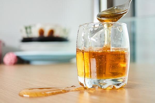 蜜蜂怎么分辨是蜂王(如何判斷蜂群中是否有蜂王) 蜜蜂怎么分辨是蜂王(如何判斷蜂群中是否有蜂王)