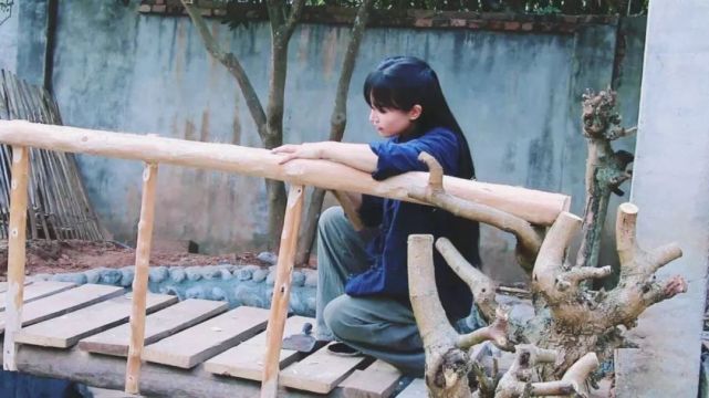 95后“村姑”靠直播插秧當(dāng)上網(wǎng)紅(犁田、插秧、打鐵,真農(nóng)活界“十項(xiàng)全能”)