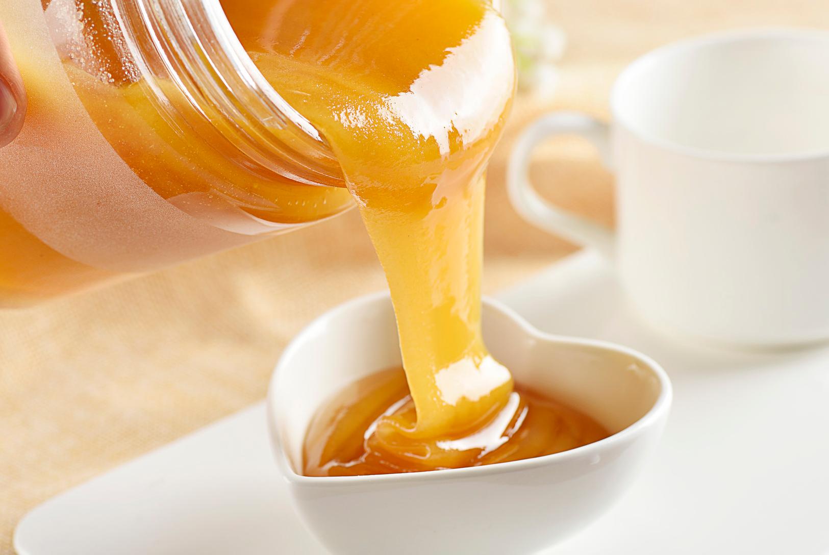 市面上的蜂蜜和純蜂蜜喝起來有什么區別(蜂蜜制品和真正純蜂蜜的區別) 市面上的蜂蜜和純蜂蜜喝起來有什么區別(蜂蜜制品和真正純蜂蜜的區別)