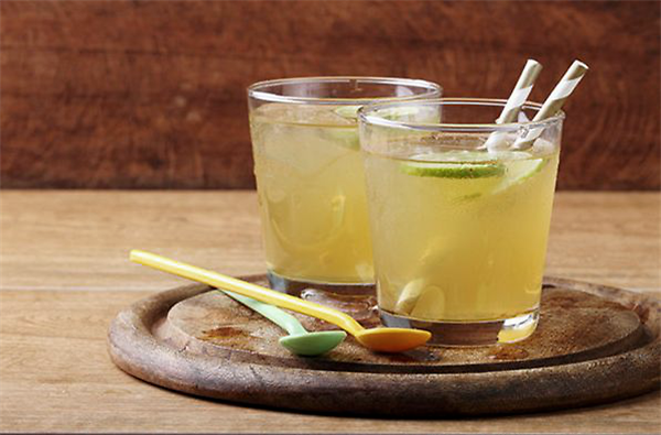 蜂蜜用什么水沖效果最好?(蜂蜜水的正確喝法) 蜂蜜用什么水沖效果最好?(蜂蜜水的正確喝法)