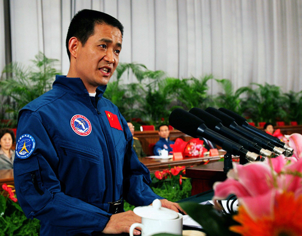 神舟十二號返回 神舟十二號平安歸來!著陸出艙后,3名航天員為啥要躺在椅子上?