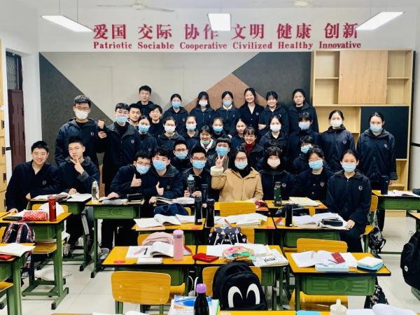 高中同班,大學同寢,緣分啊 高中同班,大學同寢,緣分啊