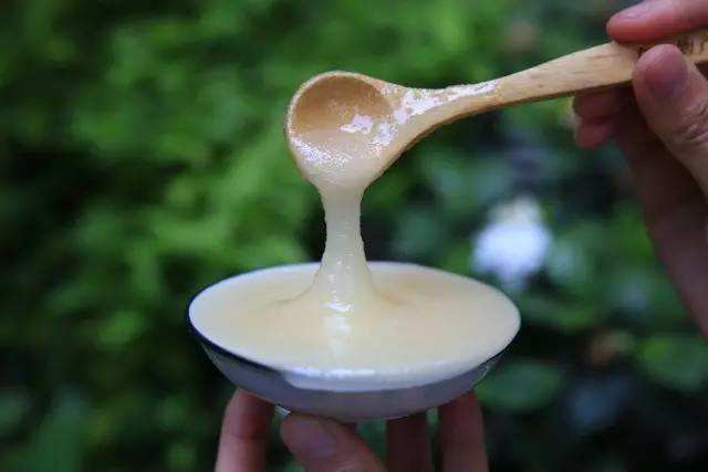 一箱蜜蜂一年能產(chǎn)多少蜂蜜？