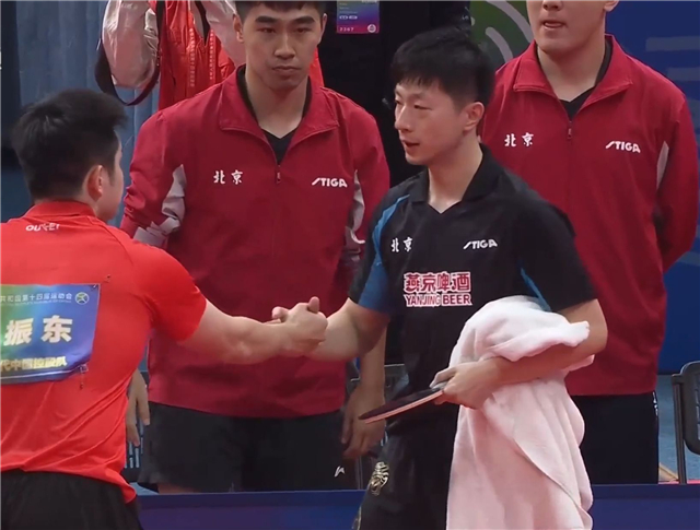 鄧亞萍批評奏效！樊振東開竅逆轉奪冠，原來擊敗馬龍靠的就這兩招