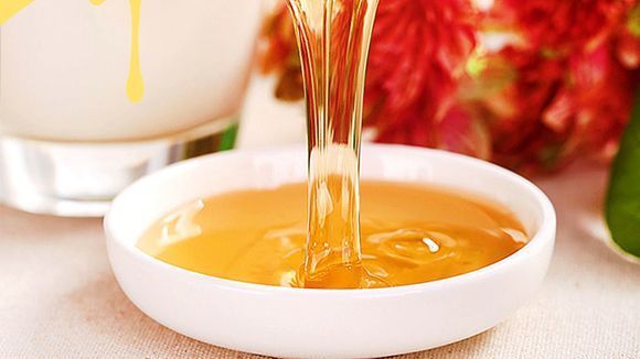 天山雪蜜與白蜜哪個(gè)好(雪蜜和蜂蜜的功效跟普通蜂蜜有什么不同) 天山雪蜜與白蜜哪個(gè)好(雪蜜和蜂蜜的功效跟普通蜂蜜有什么不同)