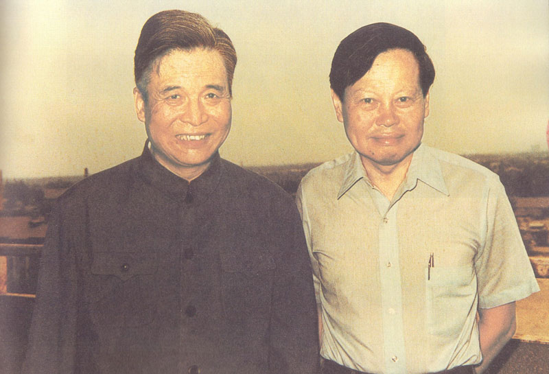 千里共同途！楊振寧百歲生日演講，他與鄧稼先的世紀友情讓人動容