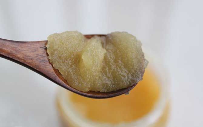 蜂蜜結晶是怎么回事(蜂蜜結晶了到底好不好) 蜂蜜結晶是怎么回事(蜂蜜結晶了到底好不好)