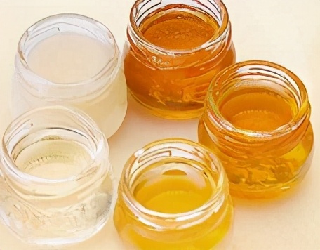 真蜂蜜和假蜂蜜的區(qū)別(真假蜂蜜的11種鑒別方法) 真蜂蜜和假蜂蜜的區(qū)別(真假蜂蜜的11種鑒別方法)