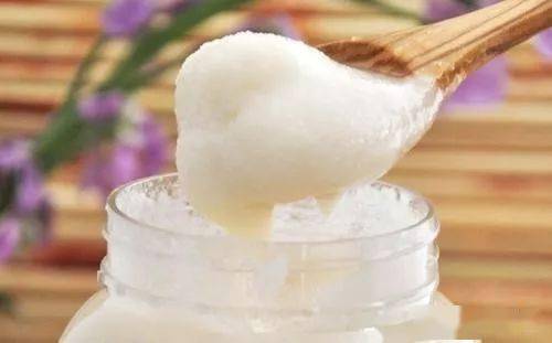 蜂蜜凝固的好還是不凝固的好(如何判斷蜂蜜是否純正) 蜂蜜凝固的好還是不凝固的好(如何判斷蜂蜜是否純正)