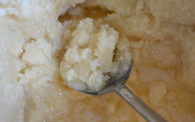 蜂蜜凝固后是什么顏色(蜂蜜凝固成白色像豬油是真的嗎) 蜂蜜凝固后是什么顏色(蜂蜜凝固成白色像豬油是真的嗎)