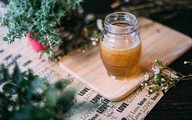 經常吃蜂蜜有什么好處？從營養成分上看，蜂蜜的確是天然營養品！