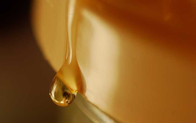 蜂蜜的保質(zhì)期有多長？理論上永不變質(zhì)，但一般標成2年或18個月！