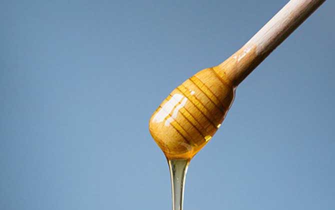 蜂蜜可以洗臉嗎？用對(duì)了好處不用多說，用錯(cuò)了反而引發(fā)肌膚問題！