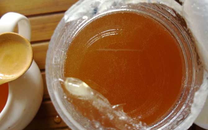 女人喝蜂蜜水的最佳時間，記住這四個時間點，喝蜂蜜水效果最好！