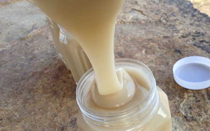 蜂蜜過期2年還能喝嗎？蜂蜜過期不等于變質(zhì)，只要未變質(zhì)就能喝！