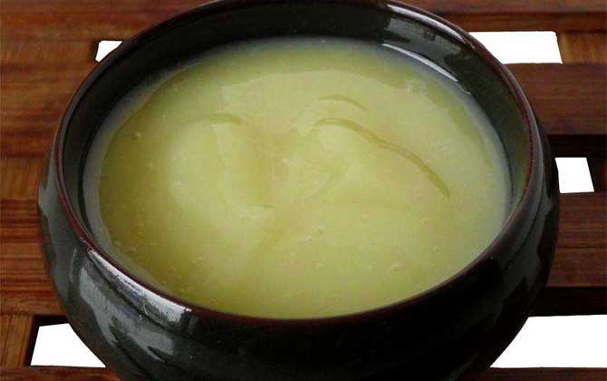 蜂王漿吃了容易得癌是真的嗎？假的，實際上蜂王漿還能抗癌！