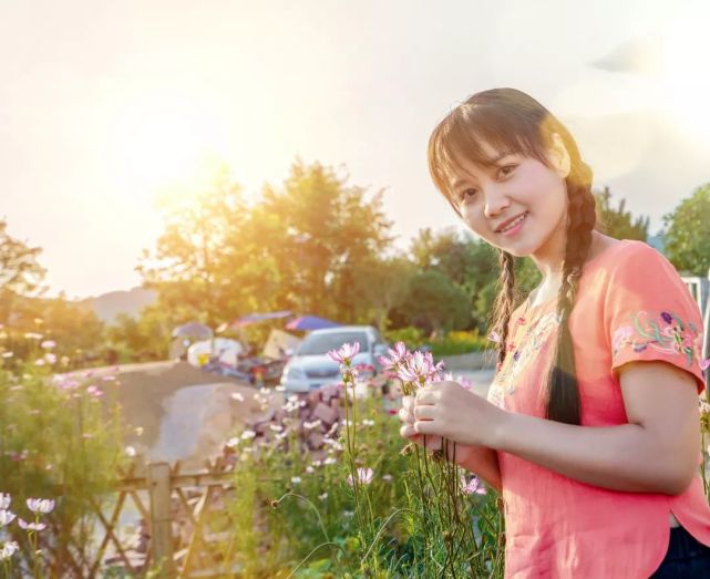 95后“村姑”靠直播插秧當(dāng)上網(wǎng)紅（犁田、插秧、打鐵，真農(nóng)活界“十項全能”）